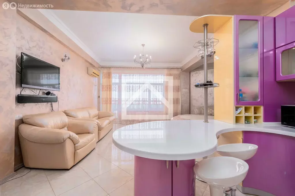 Квартира-студия: Алушта, Чатырдагская улица, 1А (50 м) - Фото 1