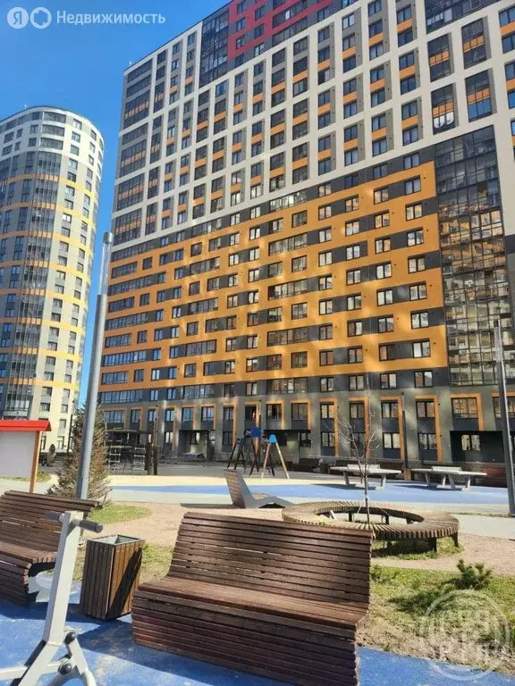 3-комнатная квартира: деревня Новосаратовка, улица Первых, 2к4 (77.36 ... - Фото 1