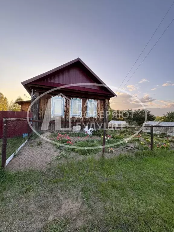 Дом в Пермский край, Чайковский городской округ, с. Завод Михайловский ... - Фото 0