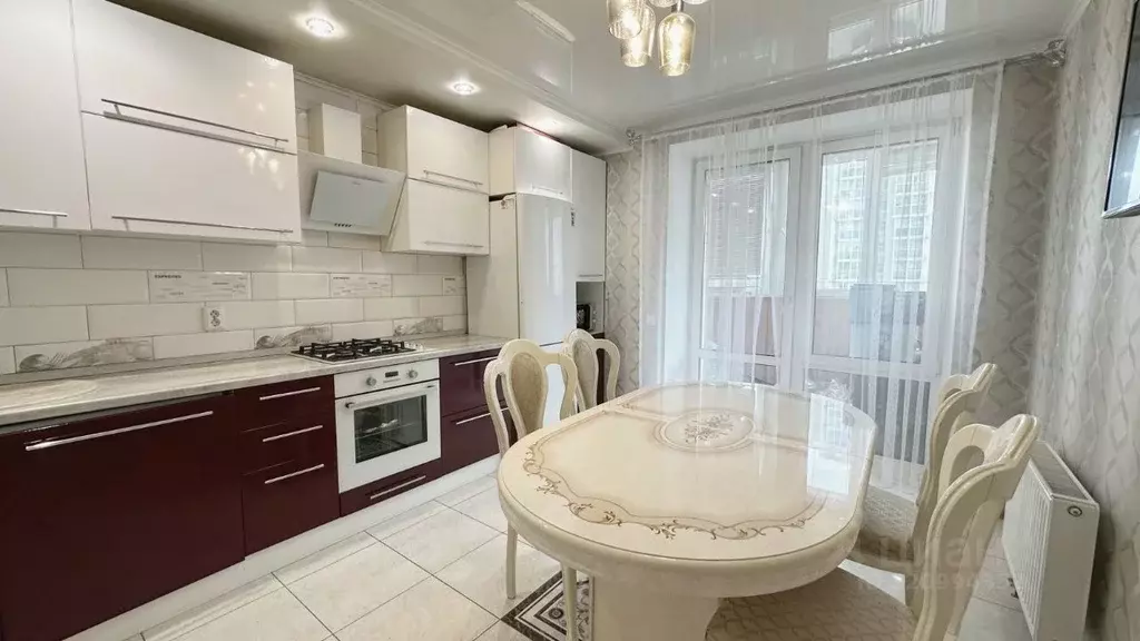 2-к кв. Татарстан, Казань ул. Азата Аббасова, 13 (62.1 м) - Фото 0
