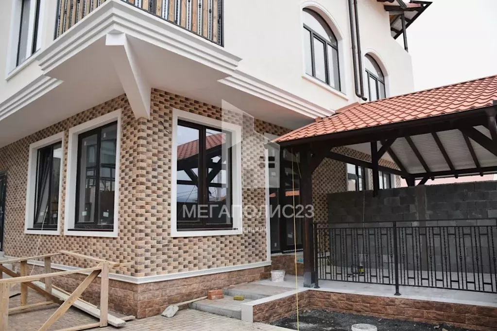 Дом в Краснодарский край, Геленджик ул. Рыбникова, 50к1 (170 м) - Фото 1