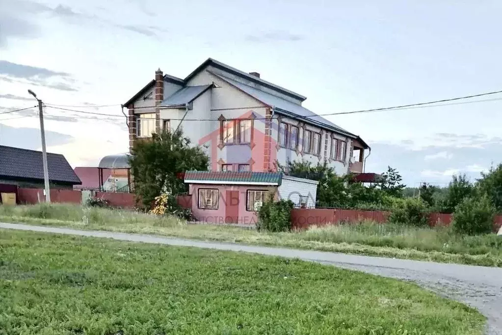 Дом в Белгородская область, Старооскольский городской округ, с. ... - Фото 1