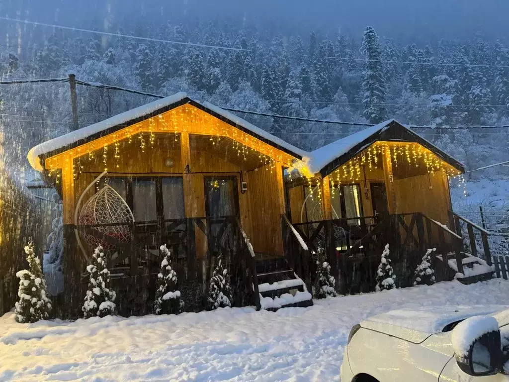 Дом в Карачаево-Черкесия, Зеленчукский район, с. Архыз ул. Водопадная, ... - Фото 1