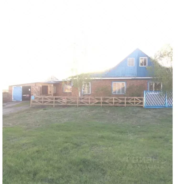 Дом в Омская область, Азовский Немецкий Национальный район, с. ... - Фото 1