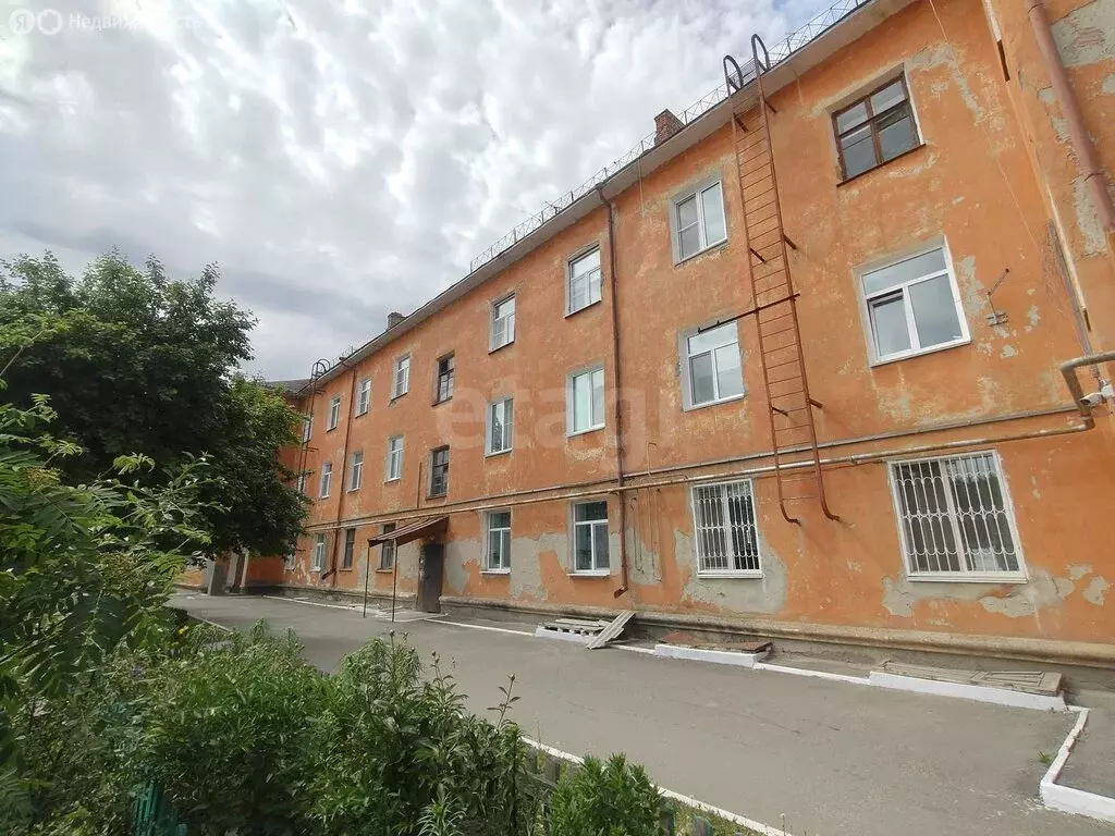 3-комнатная квартира: Шадринск, улица Спартака, 12 (74.8 м) - Фото 1