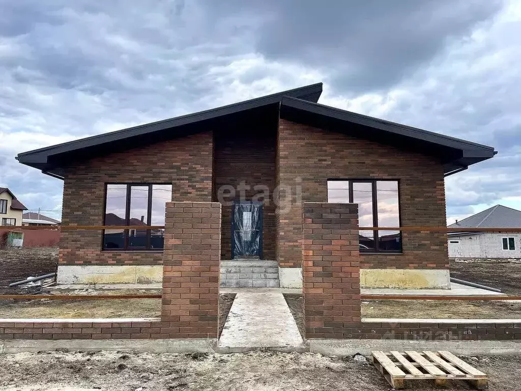 Дом в Белгородская область, Старооскольский городской округ, с. ... - Фото 1