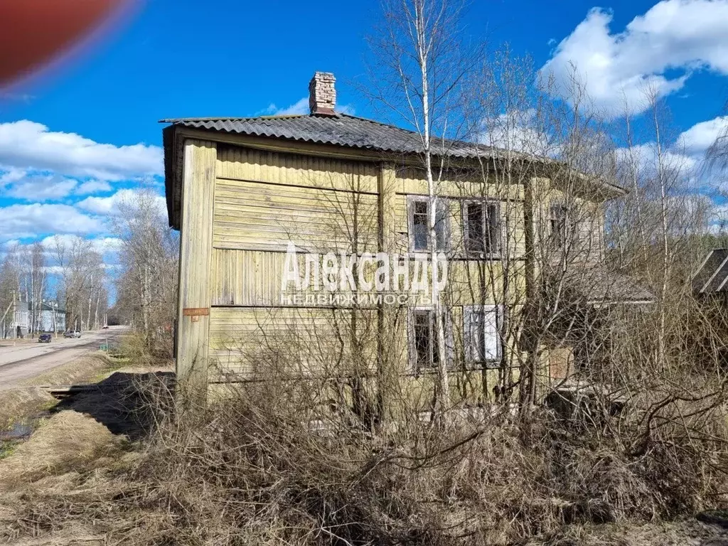 Дом в Ленинградская область, Тихвинский район, Шугозерское с/пос, пос. ... - Фото 1