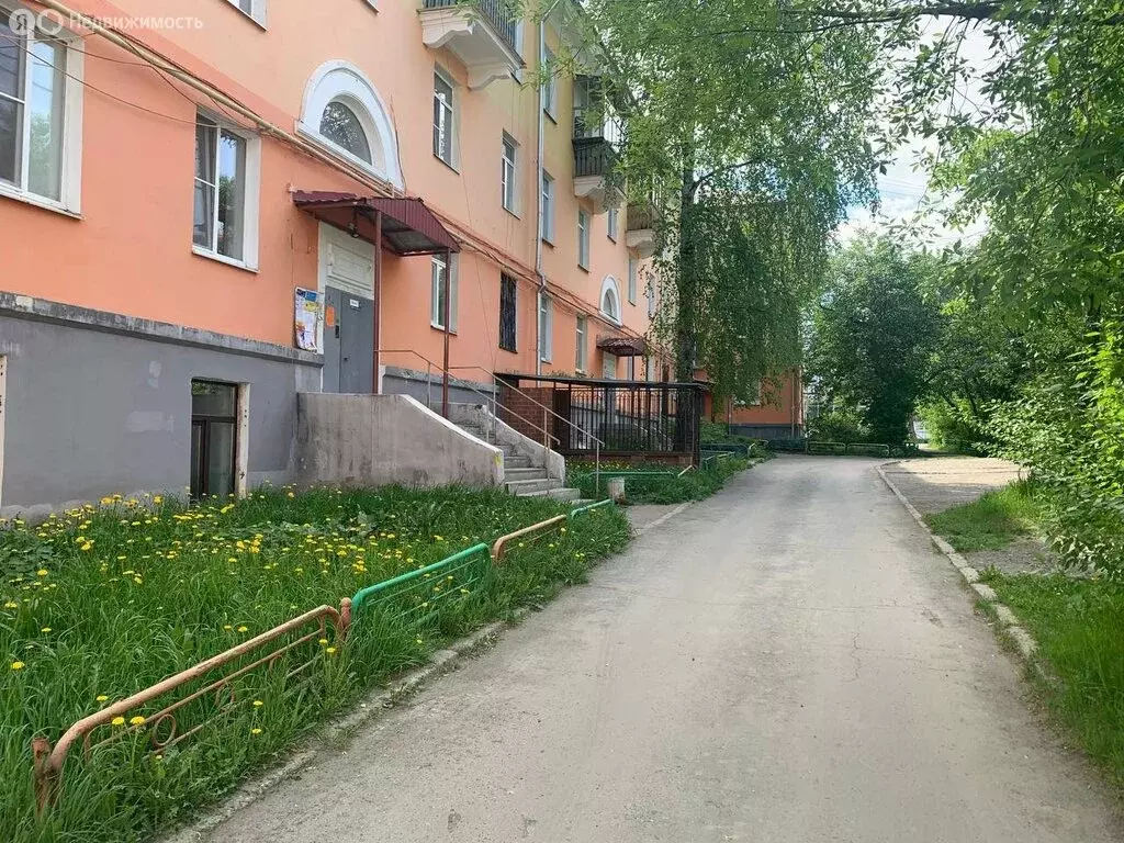 3-комнатная квартира: Первоуральск, улица Герцена, 20 (67.8 м) - Фото 1