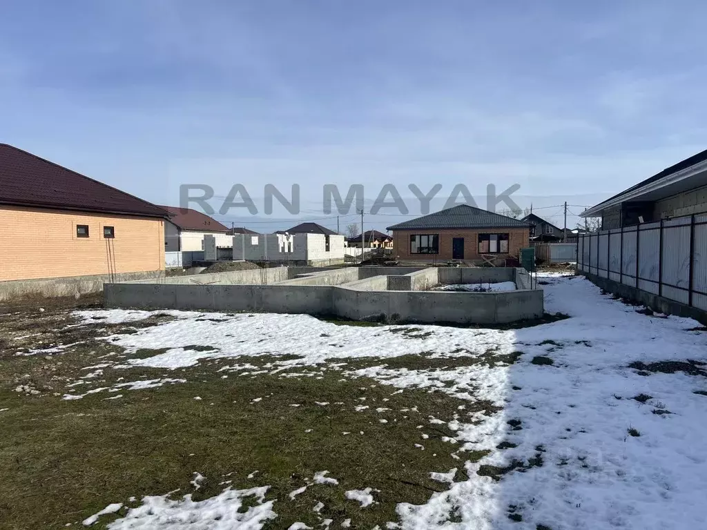 Участок в Адыгея, Майкоп городской округ, пос. Западный ул. ... - Фото 0