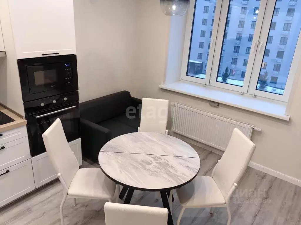 2-к кв. Тюменская область, Тюмень ул. Республики, 204к11 (66.3 м) - Фото 1