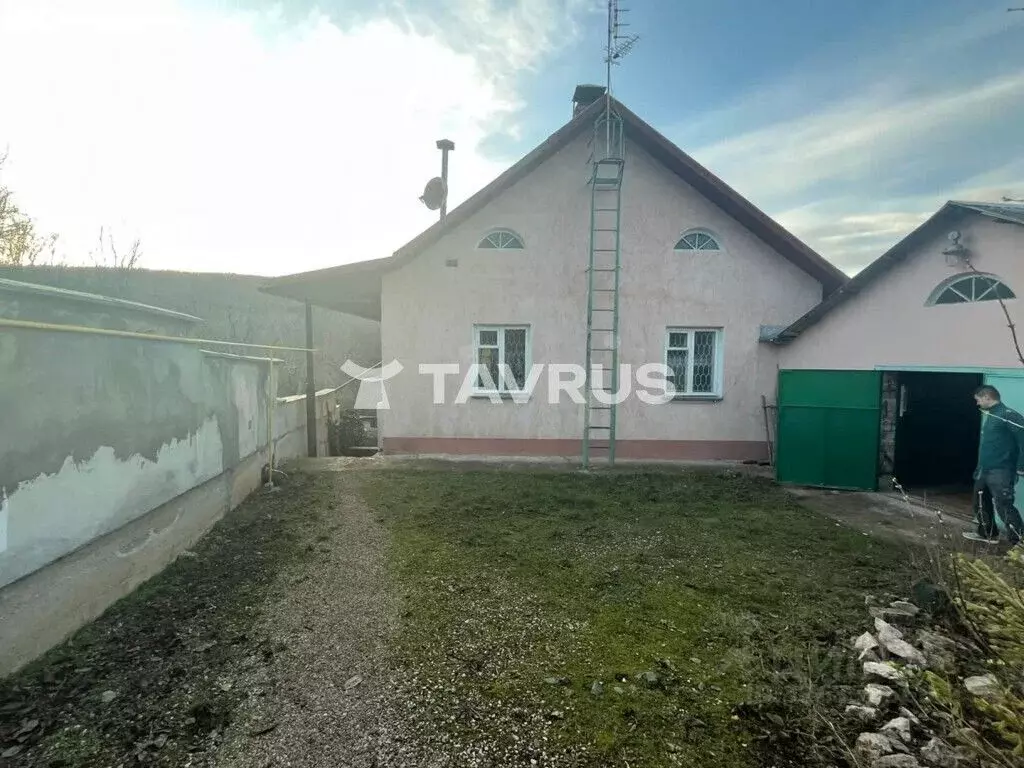 Дом в Крым, Симферопольский район, Перовское с/пос, Мелиоратор ... - Фото 1