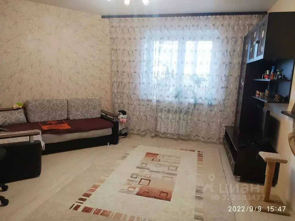 3-к кв. Омская область, Омск просп. Комарова, 14 (100.0 м) - Фото 1