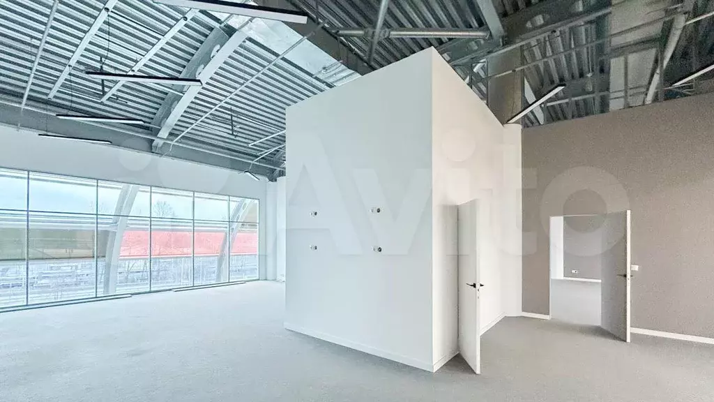 Офис с большими окнами и развозкой от метро - Фото 1