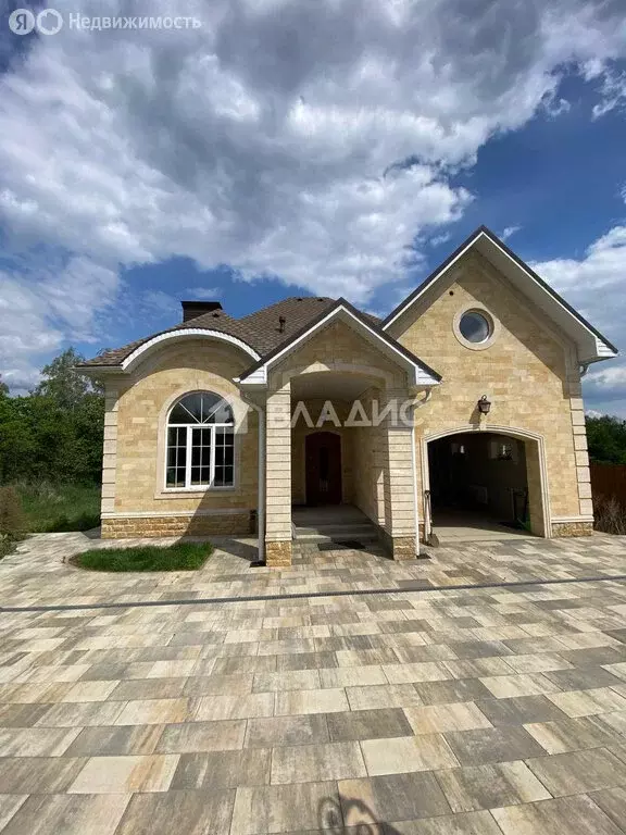 Дом в микрорайон Таврово-4, Зелёная улица, 15 (240 м) - Фото 1