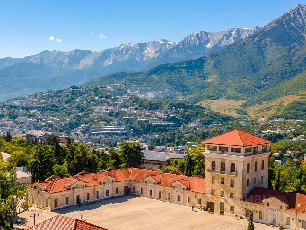 Дом в Крым, Ялта муниципальный округ, Массандра пгт  (299 м) - Фото 1