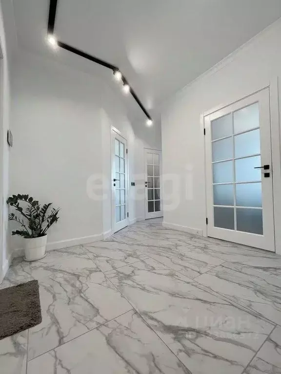 2-к кв. Курская область, Курск ул. Володарского, 44 (66.6 м) - Фото 1