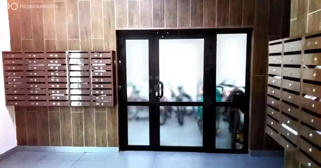 Квартира-студия: Тюмень, улица Андрея Бушуева, 2 (30 м) - Фото 1