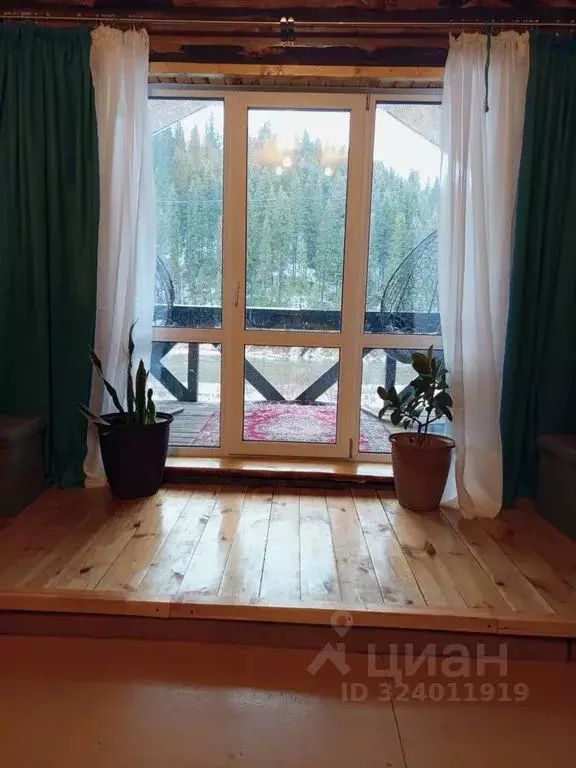 Дом в Пермский край, Губахинский муниципальный округ, Усьва рп ул. ... - Фото 1