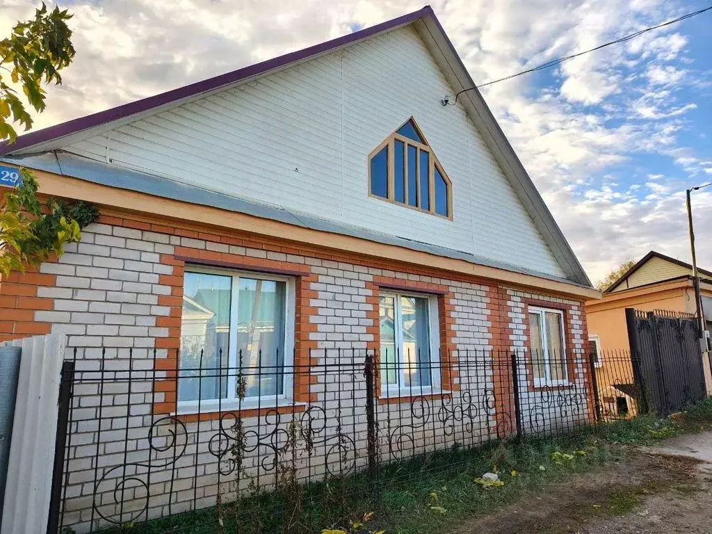 Дом в Оренбургская область, Сакмарский район, с. Татарская Каргала ул. ... - Фото 1