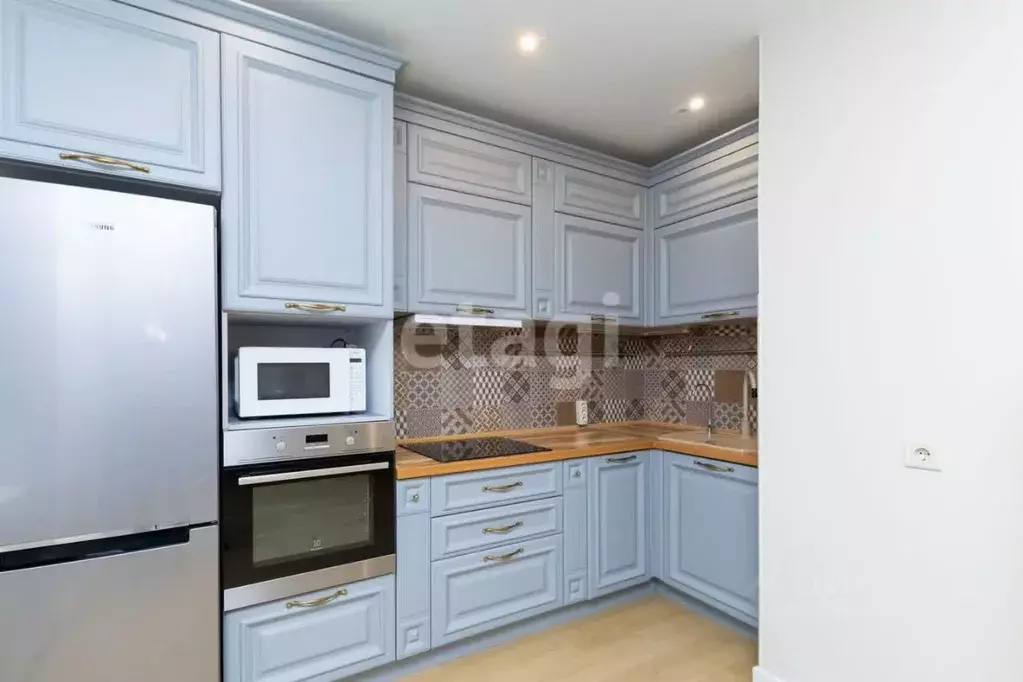 2-к кв. Тюменская область, Тюмень ул. Тимофея Чаркова, 79к3 (75.0 м) - Фото 1