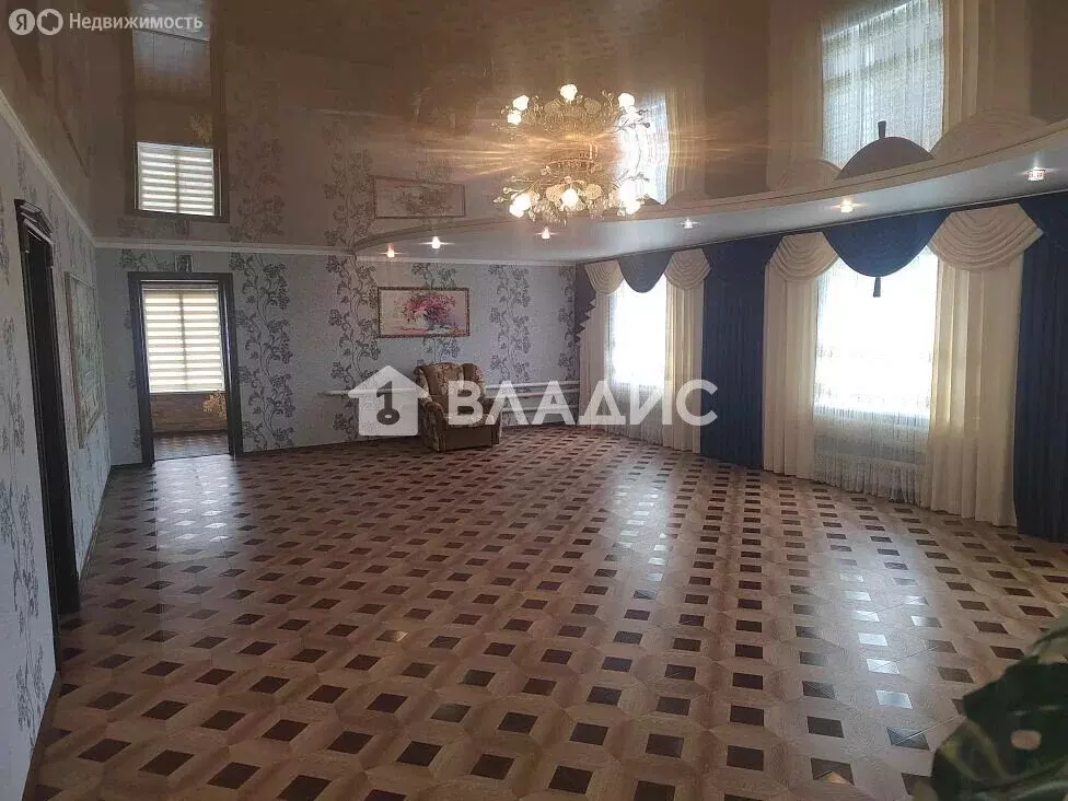 Дом в Строитель, Центральная улица, 87 (244 м) - Фото 1