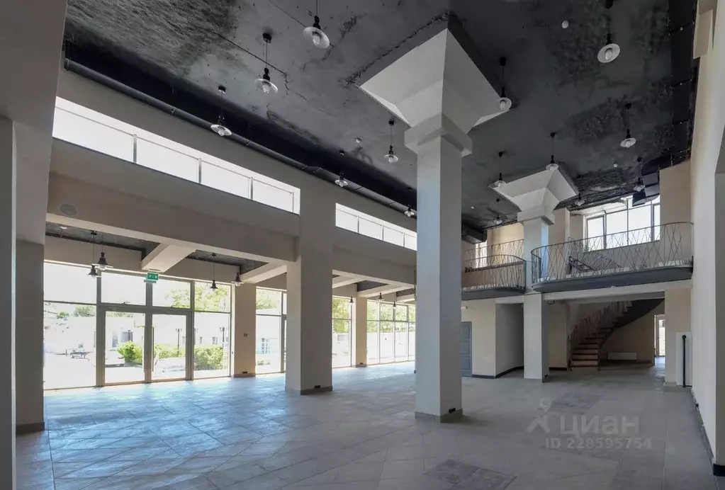 Помещение свободного назначения в Севастополь ул. Портовая, 17 (375 м) - Фото 1