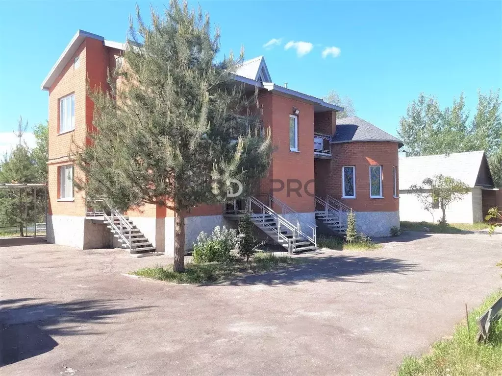 Коттедж в Саратовская область, Энгельс ул. Пятница, 20 (202 м) - Фото 1