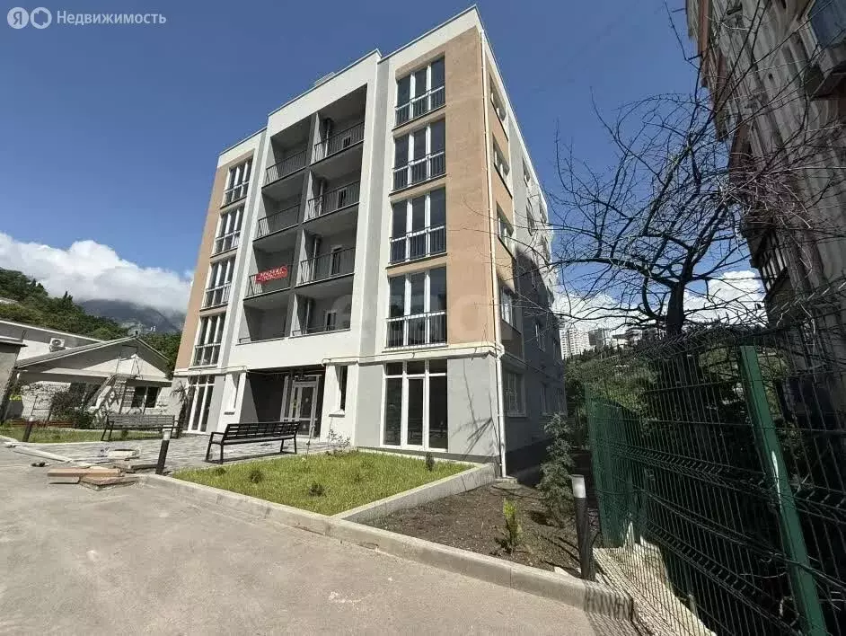 2-комнатная квартира: Ялта, улица Грибоедова, 15 (47.3 м) - Фото 1