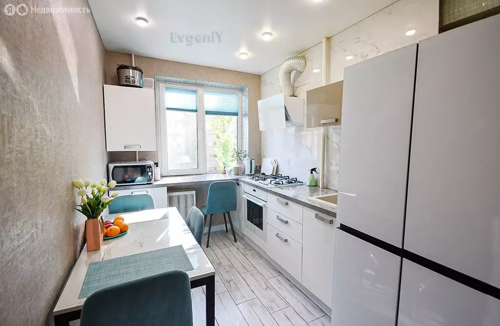 3-комнатная квартира: Саратов, улица имени В.М. Азина, 19А (59.5 м) - Фото 1