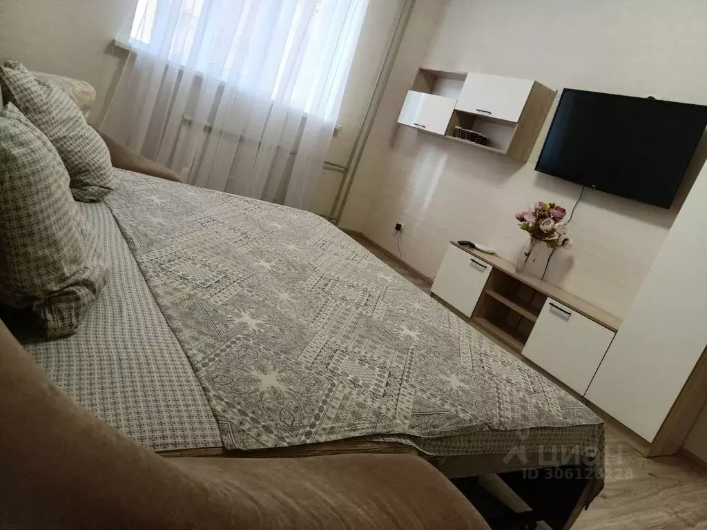 2-к кв. Саратовская область, Саратов Гвардейская ул., 5А (65.0 м) - Фото 0