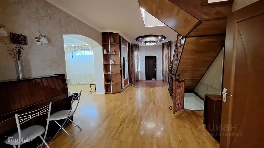 Дом в Астраханская область, Астрахань ул. Адмирала Угрюмова, 12 (315 ... - Фото 2