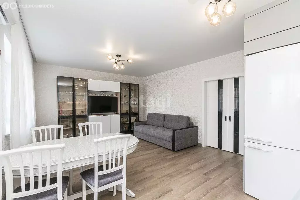 2-комнатная квартира: Тюмень, улица Мельникайте, 32к1 (80.8 м) - Фото 2