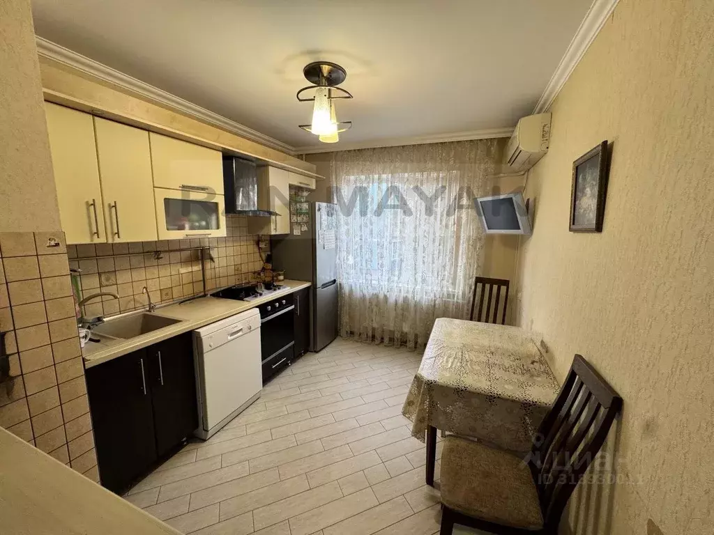3-к кв. Адыгея, Майкоп ул. 12 Марта, 150К1 (64.5 м) - Фото 0