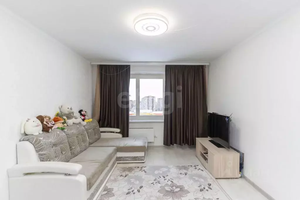 3-к кв. Тюменская область, Тюмень ул. Федюнинского, 60 (92.7 м) - Фото 1