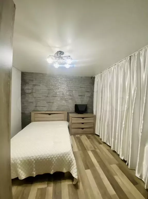 Комната 15 м в 3-к., 1/1 эт. - Фото 0