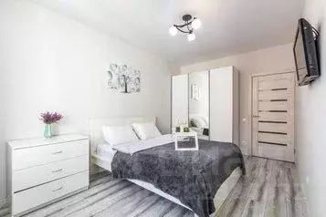 2-к кв. Свердловская область, Екатеринбург ул. Азина, 22/2 (42.0 м) - Фото 0