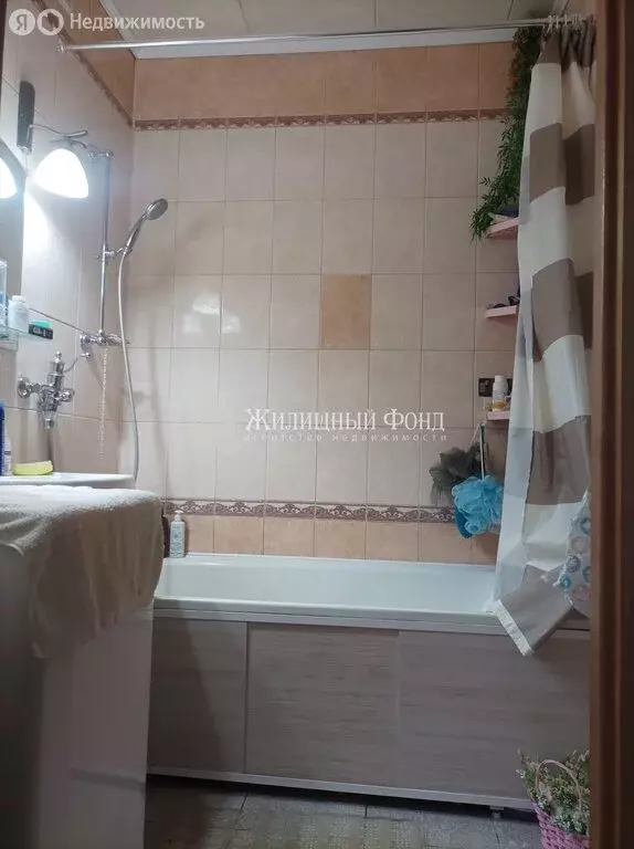 3-комнатная квартира: Курск, улица Крюкова, 11 (73 м) - Фото 0