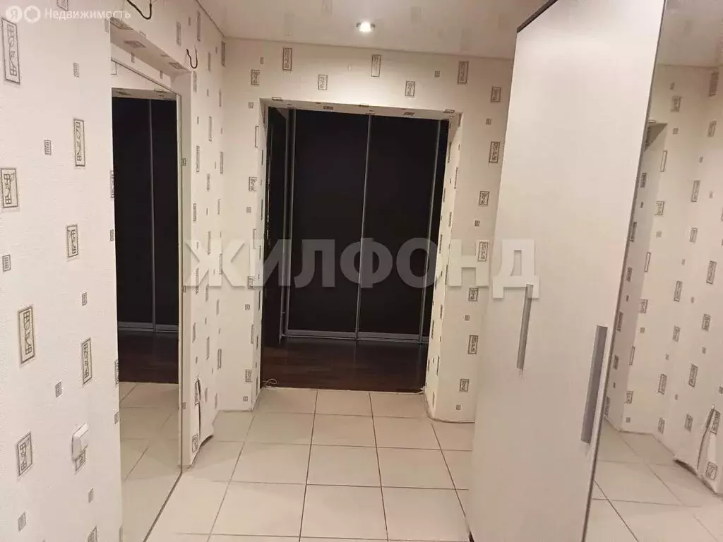 3-комнатная квартира: Новосибирск, улица Ключ-Камышенское Плато, 14 ... - Фото 2