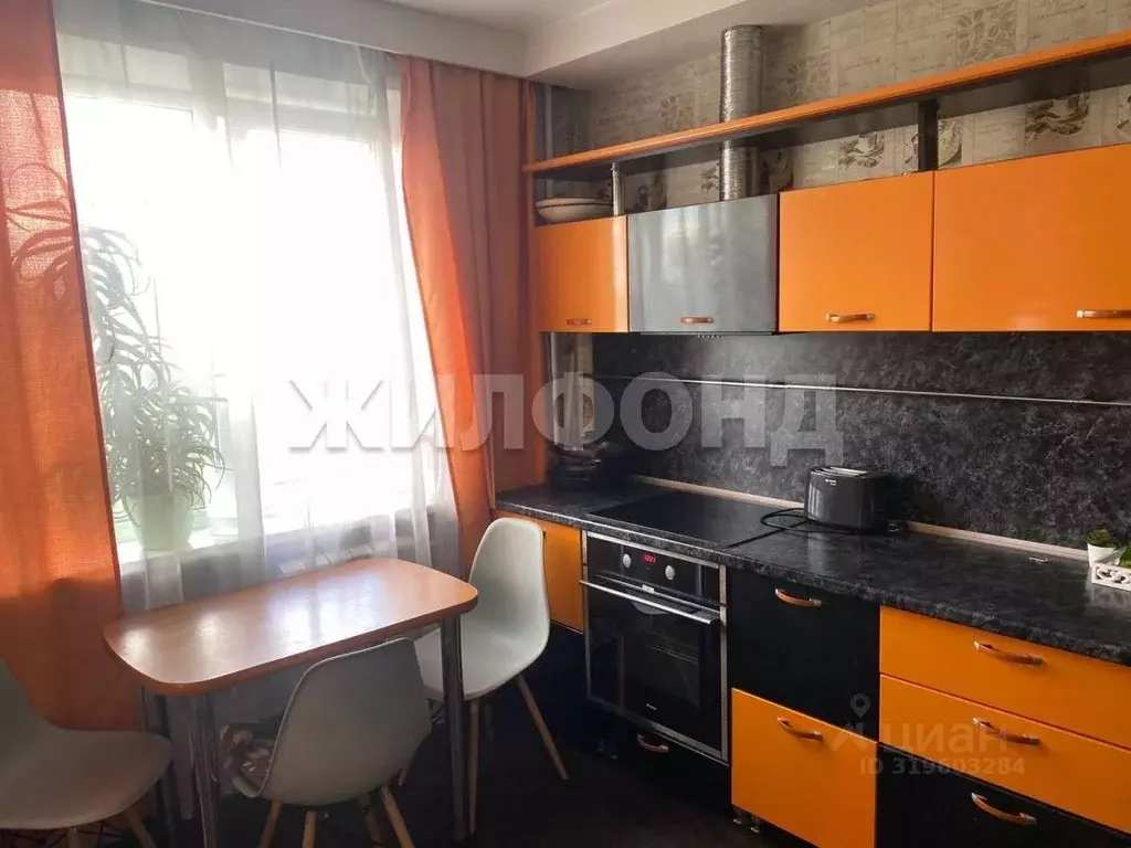 4-к кв. Новосибирская область, Новосибирск Лазурная ул., 2 (75.8 м) - Фото 0