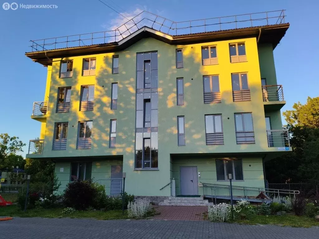 3-комнатная квартира: Петергоф, улица Аврова, 41 (76 м) - Фото 1