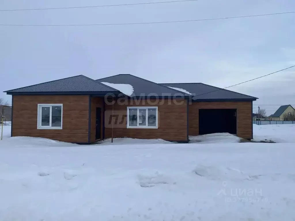 Дом в Оренбургская область, с. Ташла ул. Просторная, 33 (135 м) - Фото 1