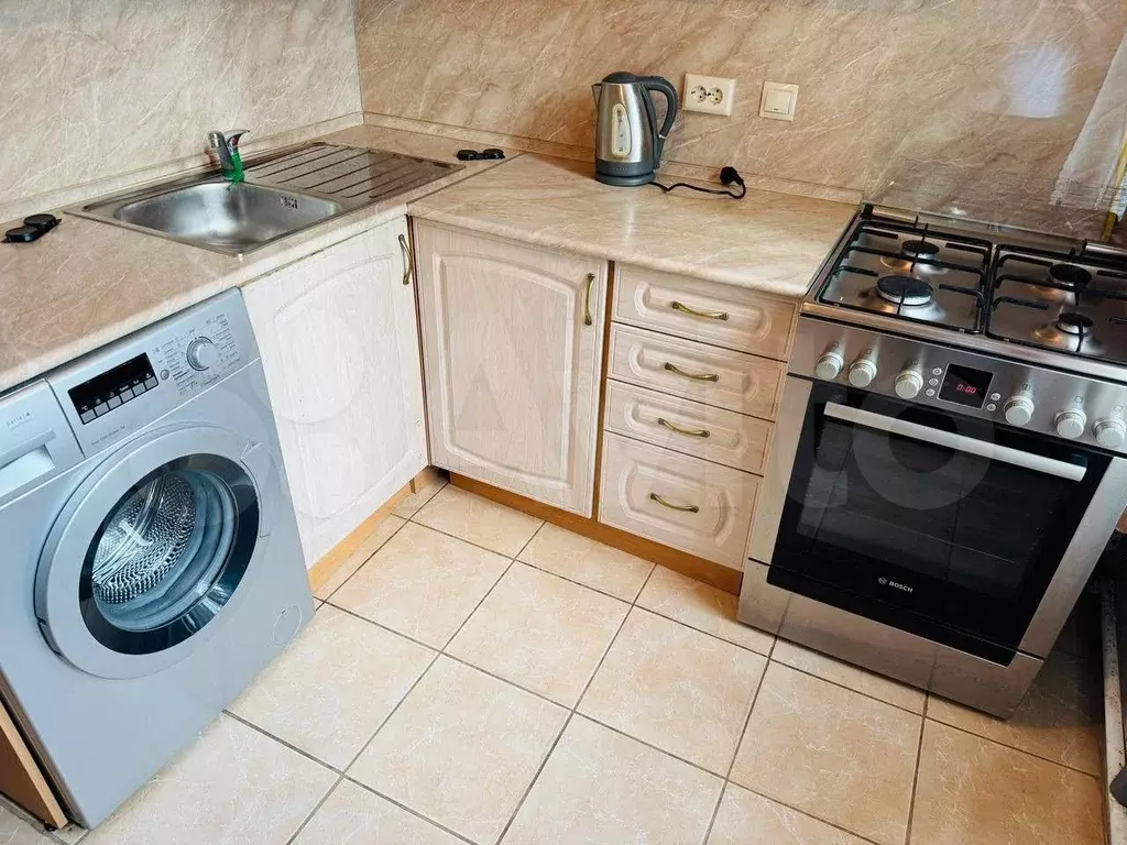 2-к. квартира, 40 м, 1/12 эт. - Фото 0