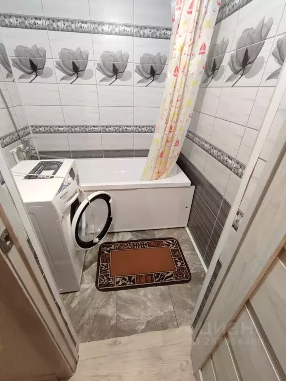 1-к кв. Тюменская область, Тюмень ул. 50 лет Октября, 75к2 (45.0 м) - Фото 0