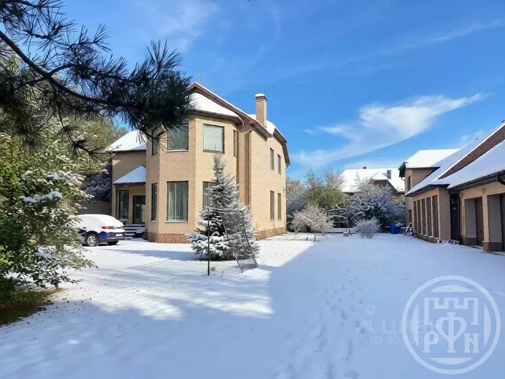 Дом в Санкт-Петербург, Санкт-Петербург, Петергоф Средний пер., 3 (261 ... - Фото 1