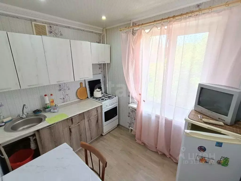 2-к кв. Владимирская область, Ковров Еловая ул., 86к1 (36.4 м) - Фото 0