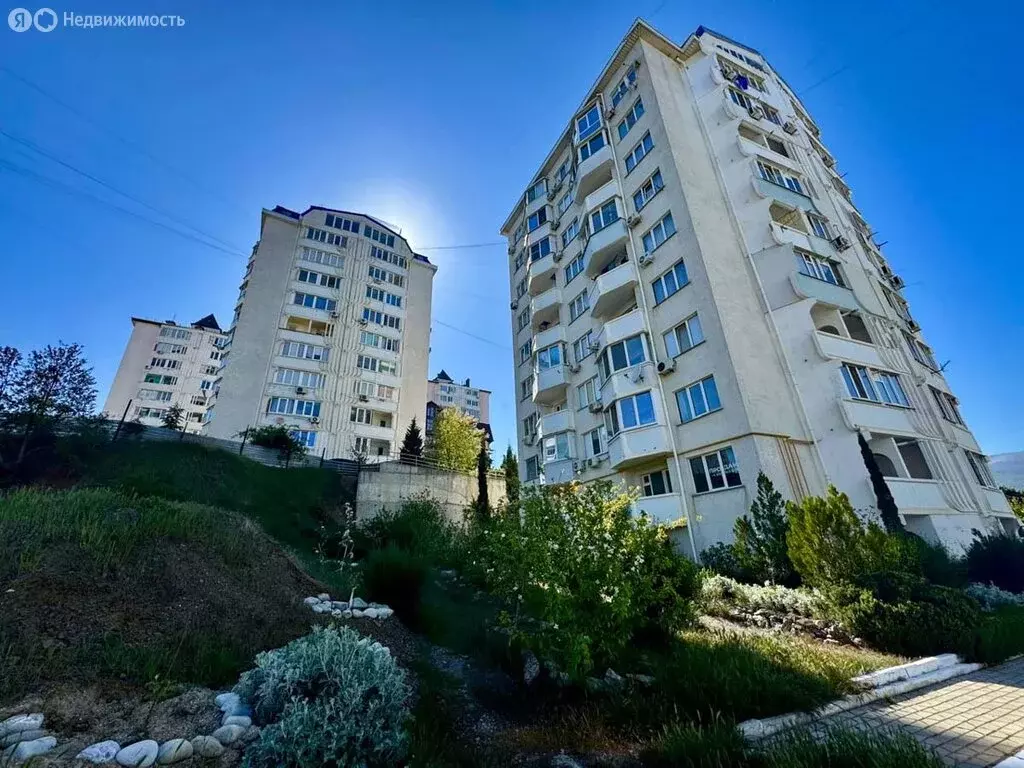 3-комнатная квартира: Алушта, улица Богдана Хмельницкого, 27 (65.8 м) - Фото 1