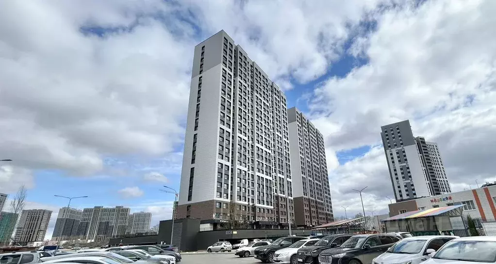 2-к кв. Татарстан, Казань ул. Рауиса Гареева, 105Б (50.0 м) - Фото 1