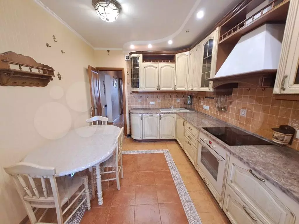 2-к. квартира, 60 м, 4/17 эт. - Фото 1