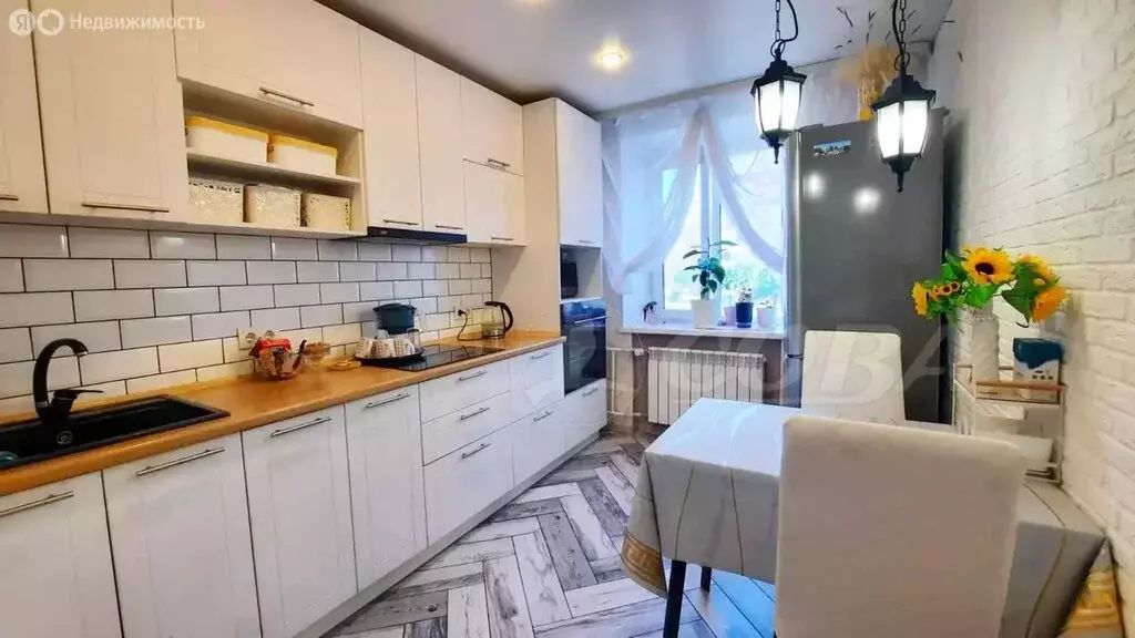 4-комнатная квартира: Тюмень, Боровская улица, 8 (74.1 м) - Фото 0