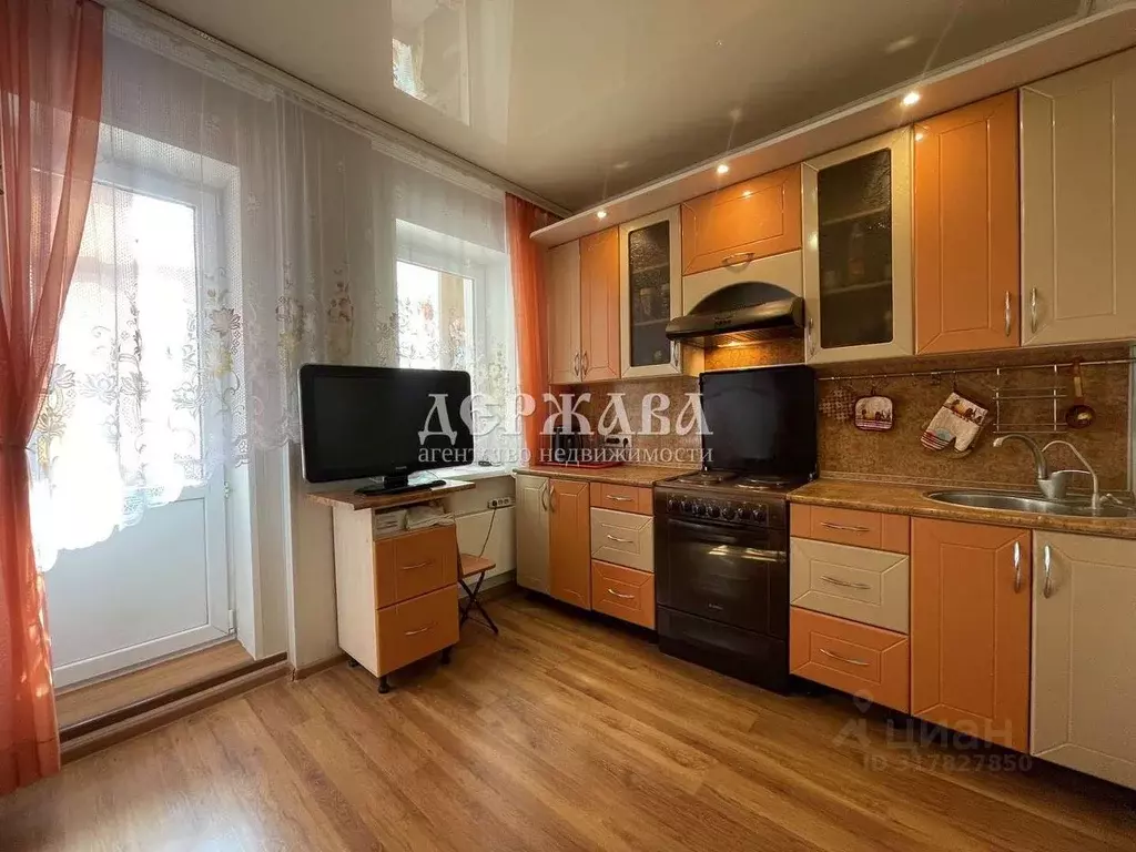 1-к кв. Белгородская область, Старый Оскол Космос мкр, 12 (41.5 м) - Фото 0